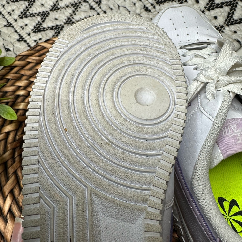 NIKE Lavender Air Force 1 - Picture 5 of 10